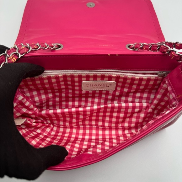 CHANEL - Small Pink Vinyl Lipstick Flap Bag | Fair to Good Condition - Picture 10 of 16